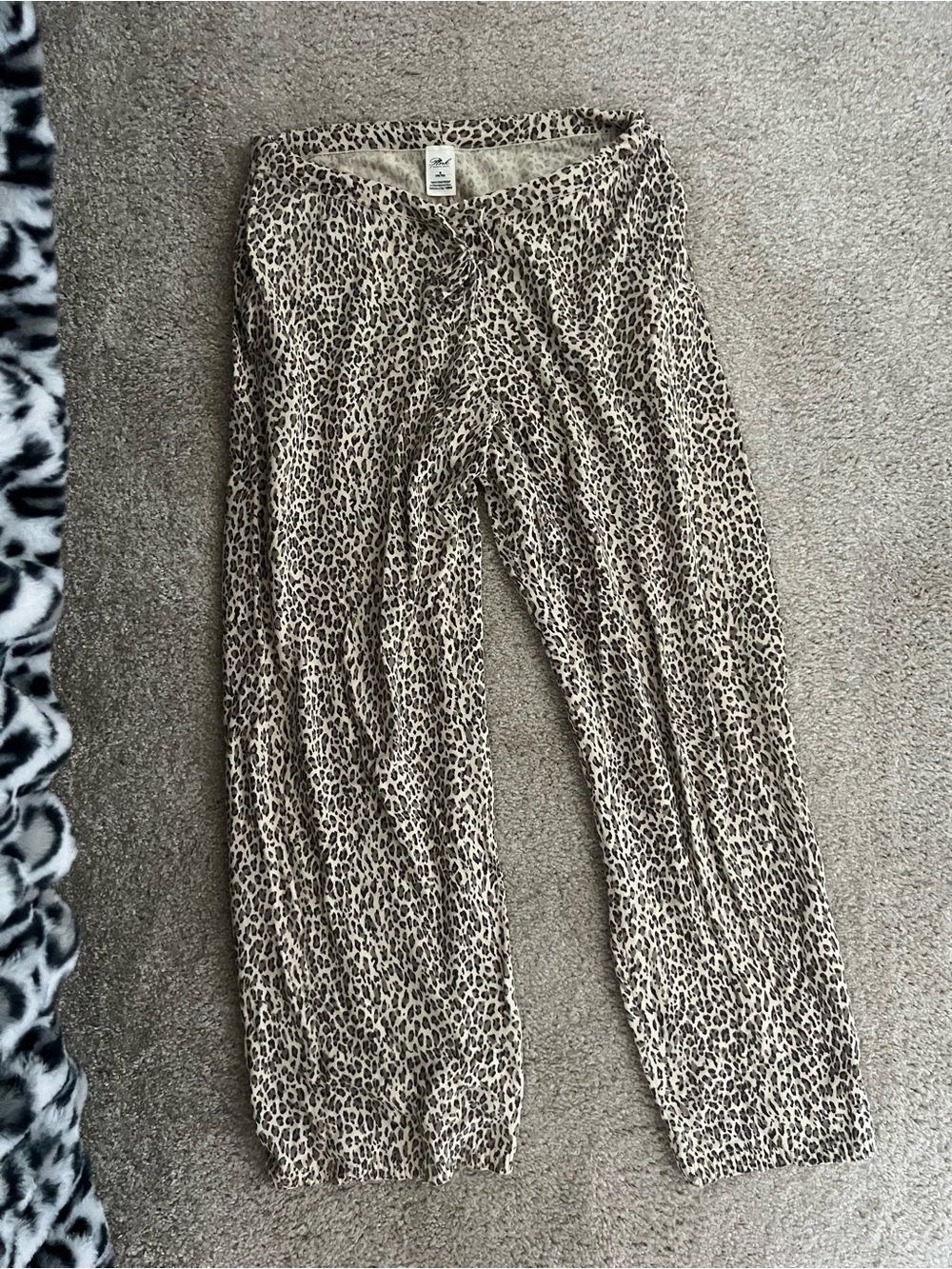 EUC medium Women's Leopard Print Pajama Pants